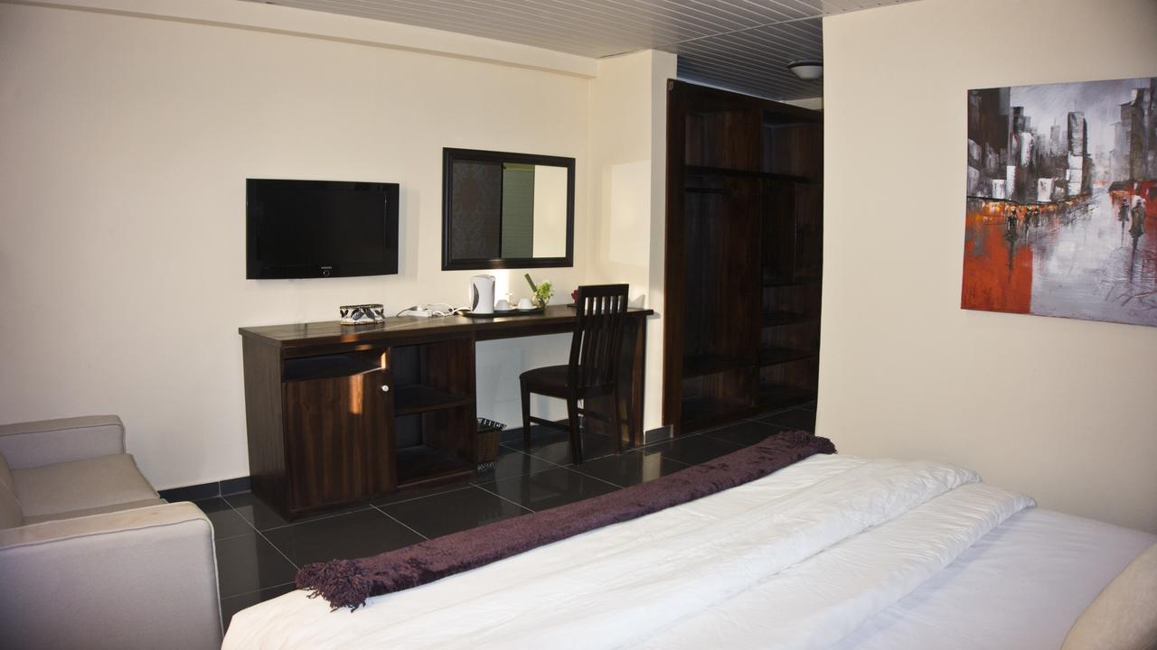 M Suites Hotel Akra Zewnętrze zdjęcie